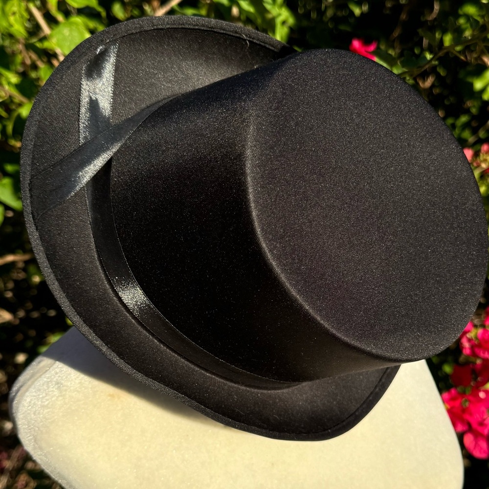 Vintage satin top hat with black ribbon band.Measurements in listing photo - Picture 5 of 9